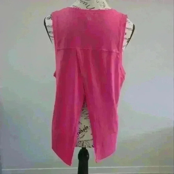 CORY VINES | Women's Pink Flowy Slit Back Athletic Tank Top - Picture 3 of 5
